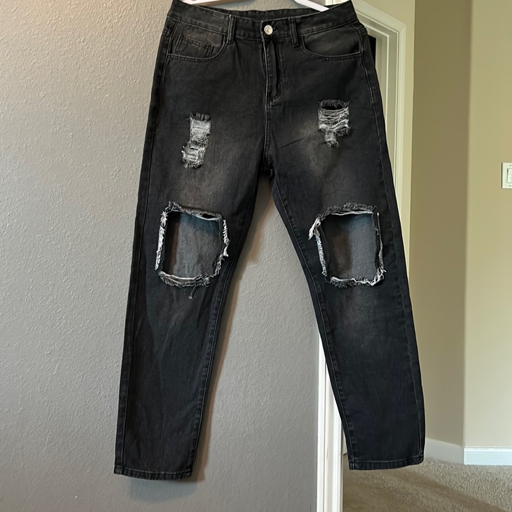 Never worn. Size didn’t fit.